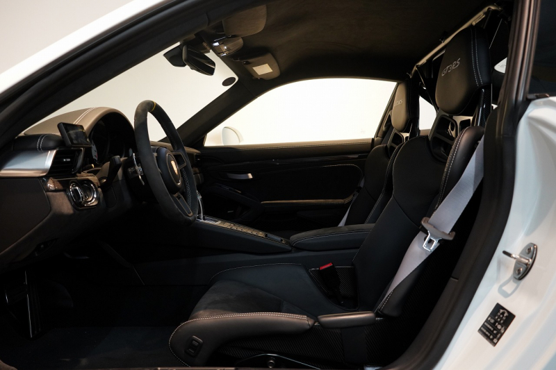 ポルシェ 911(Type991.2) GT3RS LEDヘッドライトPDLS PCCB スポーツクロノ クラブスポーツ フロントリフト 中古車 中古車