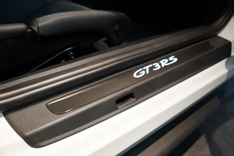 ポルシェ 911(Type991.2) GT3RS LEDヘッドライトPDLS PCCB スポーツクロノ クラブスポーツ フロントリフト 中古車 中古車