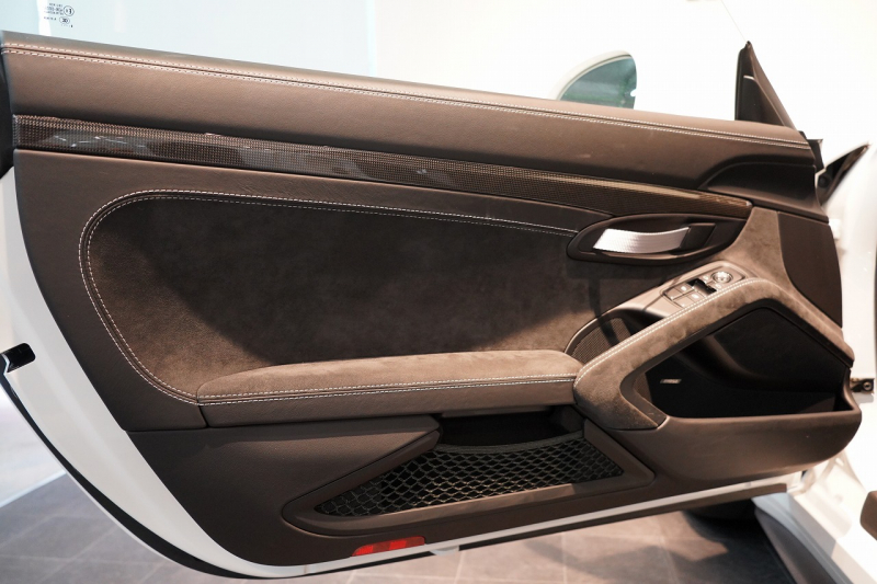 ポルシェ 911(Type991.2) GT3RS LEDヘッドライトPDLS PCCB スポーツクロノ クラブスポーツ フロントリフト 中古車 中古車