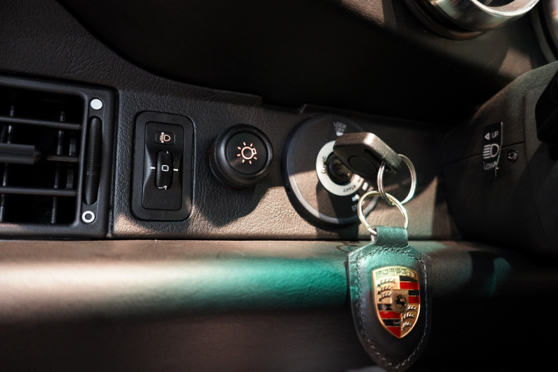 ポルシェ 911(Type993) Carrera 4S 6MT MIZWA正規ディーラ車 ターボウイング サンルーフ 中古車 中古車