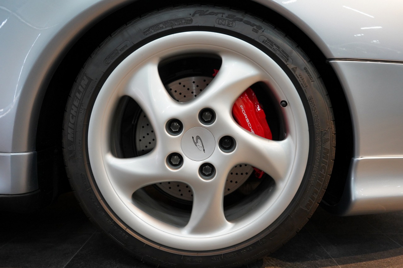 ポルシェ 911(Type993) Carrera 4S 6MT MIZWA正規ディーラ車 ターボウイング サンルーフ 中古車 中古車