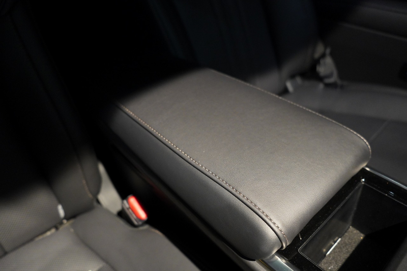 トヨタ アルファード ハイブリッド スペーシャスラウンジ 専用VIPシート JBLプレミアムサウンド ツインムーンルーフ 中古車 中古車