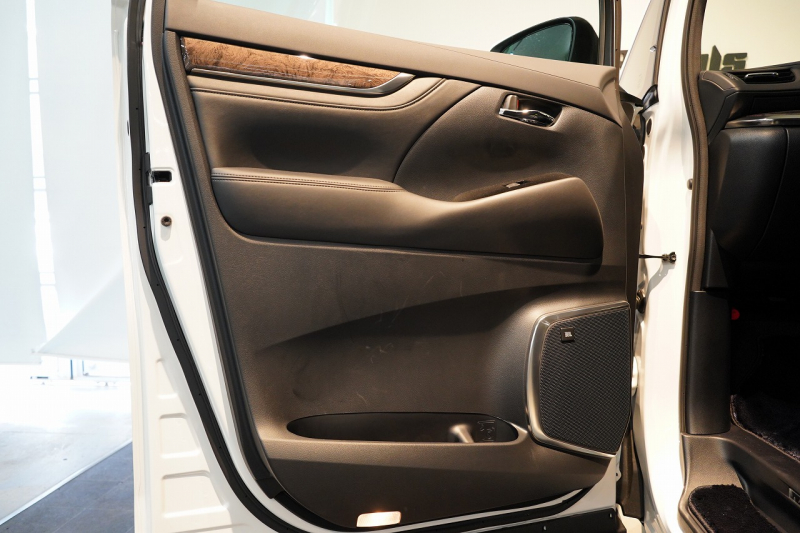 トヨタ アルファード ハイブリッド スペーシャスラウンジ 専用VIPシート JBLプレミアムサウンド ツインムーンルーフ 中古車 中古車