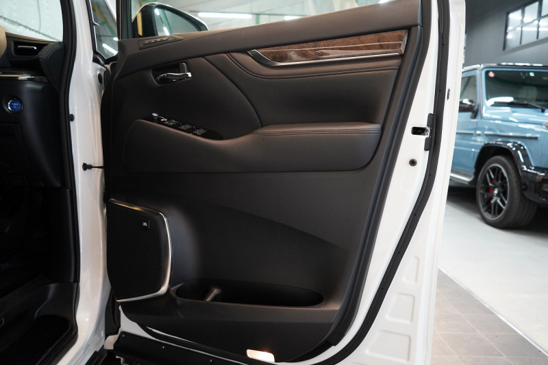 トヨタ アルファード ハイブリッド スペーシャスラウンジ 専用VIPシート JBLプレミアムサウンド ツインムーンルーフ 中古車 中古車