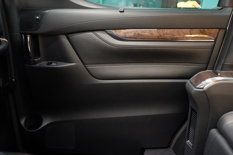 トヨタ アルファード ハイブリッド スペーシャスラウンジ 専用VIPシート JBLプレミアムサウンド ツインムーンルーフ 中古車 中古車