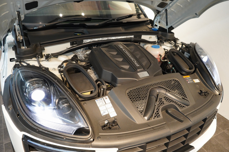 ポルシェ マカン GTS PDK  PCCB ツートンレザーインテリア スポーツエグゾースト 中古車 中古車