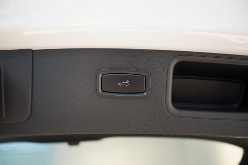 ポルシェ マカン GTS PDK  PCCB ツートンレザーインテリア スポーツエグゾースト 中古車 中古車