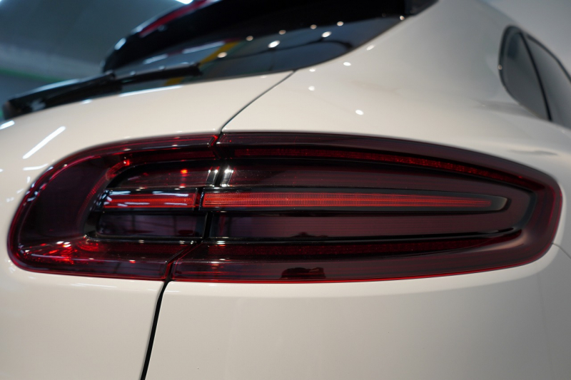 ポルシェ マカン GTS PDK  PCCB ツートンレザーインテリア スポーツエグゾースト 中古車 中古車