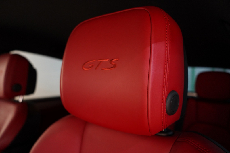 ポルシェ マカン GTS PDK  PCCB ツートンレザーインテリア スポーツエグゾースト 中古車 中古車