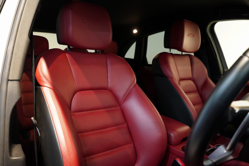 ポルシェ マカン GTS PDK  PCCB ツートンレザーインテリア スポーツエグゾースト 中古車 中古車