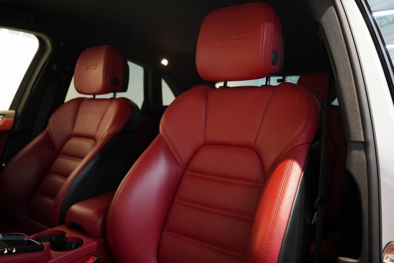 ポルシェ マカン GTS PDK  PCCB ツートンレザーインテリア スポーツエグゾースト 中古車 中古車