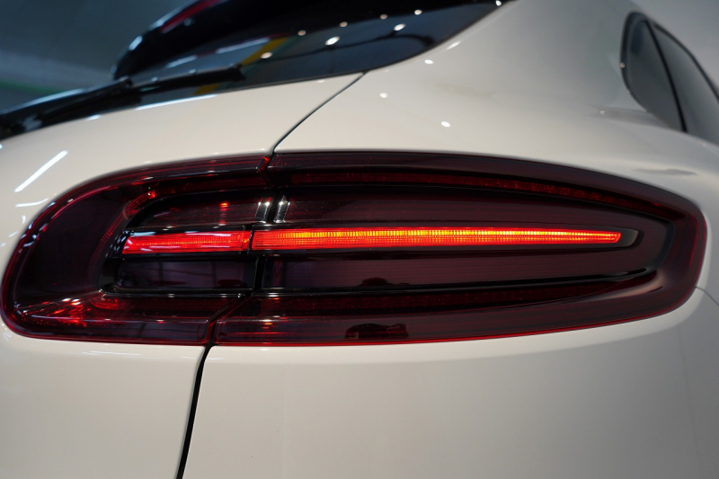 ポルシェ マカン GTS PDK  PCCB ツートンレザーインテリア スポーツエグゾースト 中古車 中古車