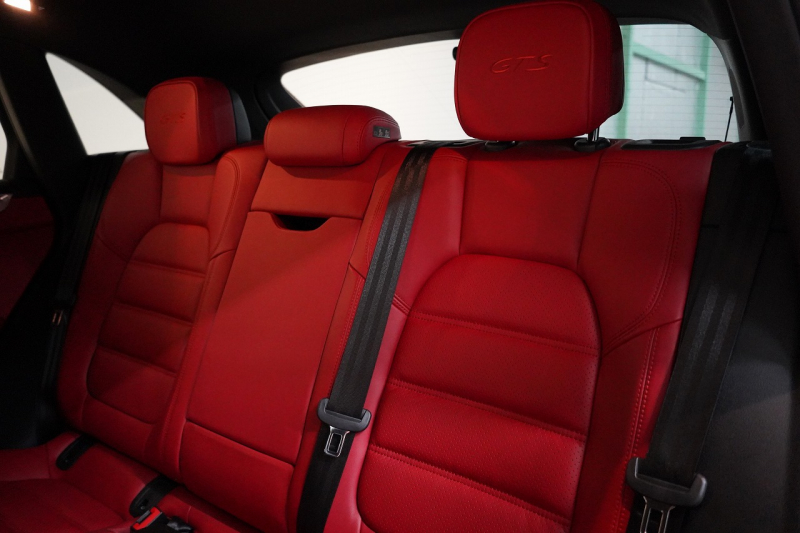 ポルシェ マカン GTS PDK  PCCB ツートンレザーインテリア スポーツエグゾースト 中古車 中古車