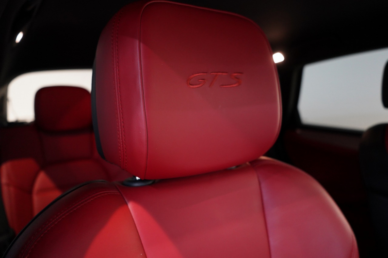 ポルシェ マカン GTS PDK  PCCB ツートンレザーインテリア スポーツエグゾースト 中古車 中古車