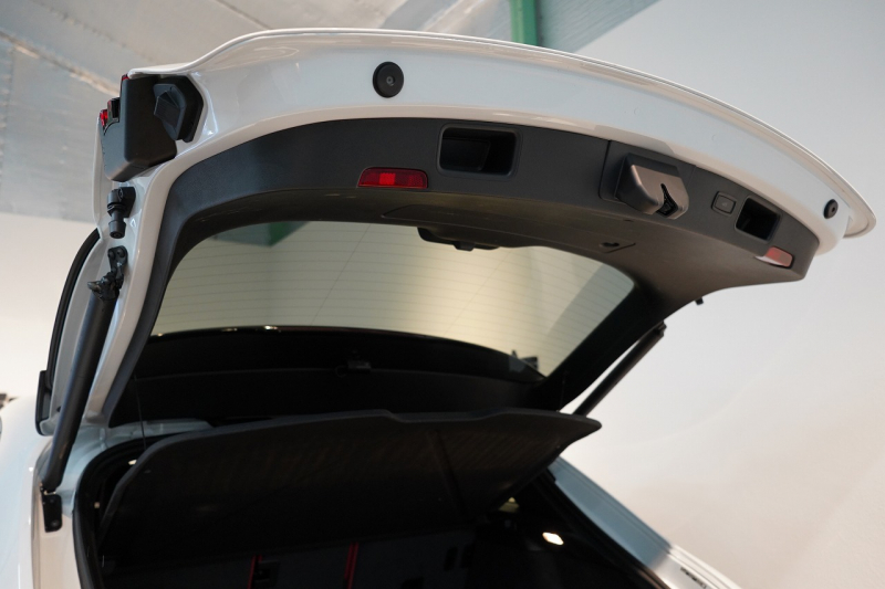 ポルシェ マカン GTS PDK  PCCB ツートンレザーインテリア スポーツエグゾースト 中古車 中古車