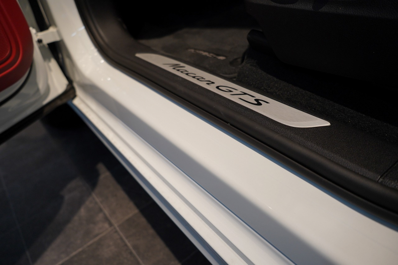 ポルシェ マカン GTS PDK  PCCB ツートンレザーインテリア スポーツエグゾースト 中古車 中古車