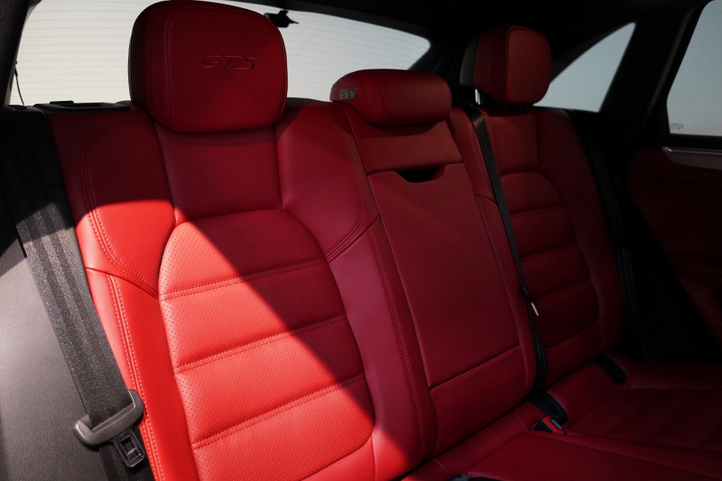 ポルシェ マカン GTS PDK  PCCB ツートンレザーインテリア スポーツエグゾースト 中古車 中古車