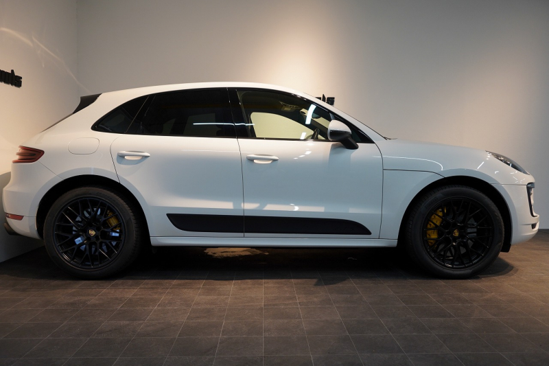 ポルシェ マカン GTS PDK  PCCB ツートンレザーインテリア スポーツエグゾースト 中古車 中古車