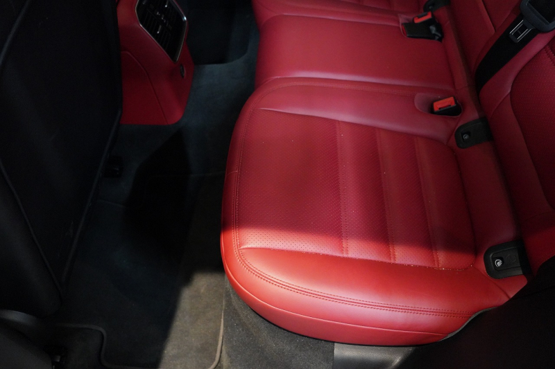 ポルシェ マカン GTS PDK  PCCB ツートンレザーインテリア スポーツエグゾースト 中古車 中古車