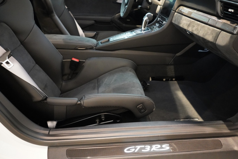 ポルシェ 911(Type991.2) GT3RS LEDヘッドライト PCCB フロントリフト スポーツクロノ  中古車