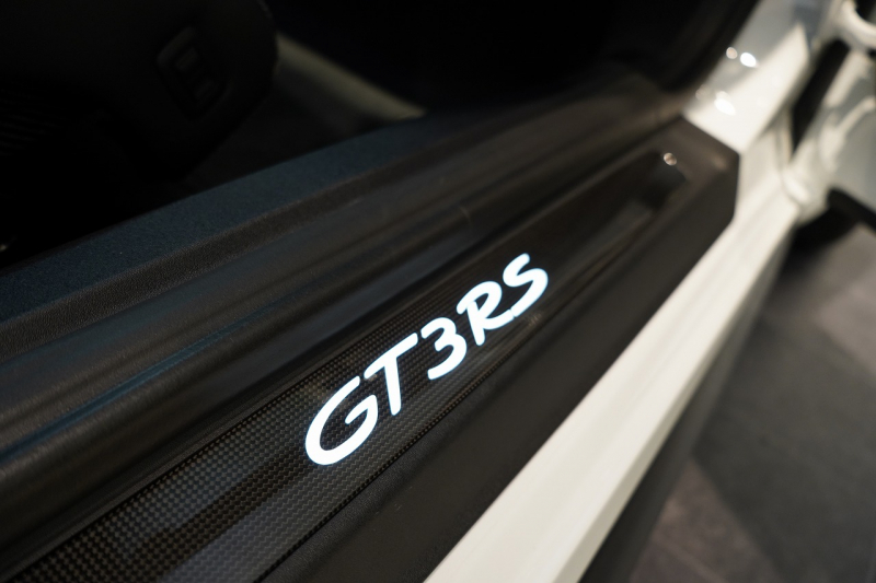 ポルシェ 911(Type991.2) GT3RS LEDヘッドライト PCCB フロントリフト スポーツクロノ  中古車