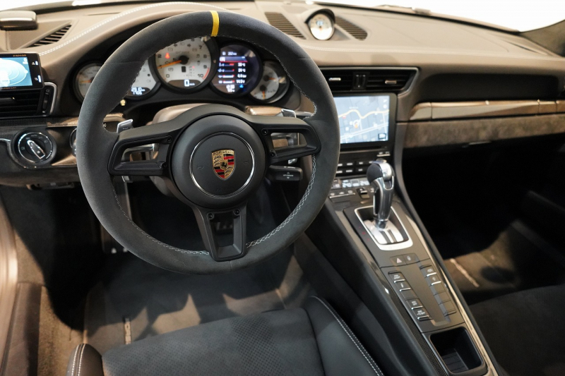 ポルシェ 911(Type991.2) GT3RS LEDヘッドライト PCCB フロントリフト スポーツクロノ  中古車