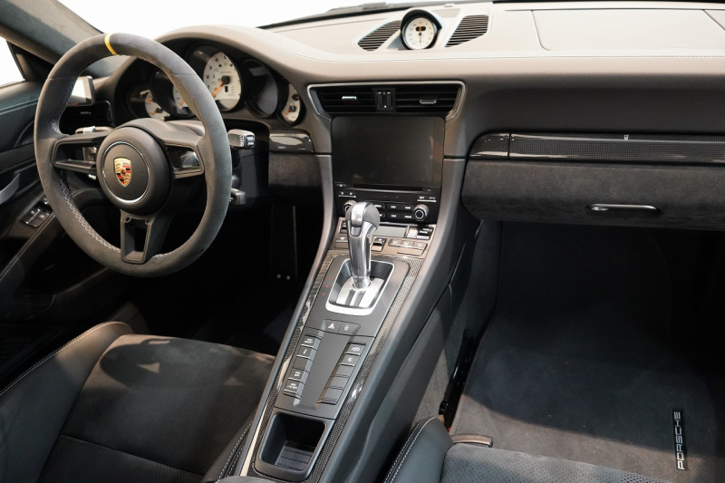 ポルシェ 911(Type991.2) GT3RS LEDヘッドライト PCCB フロントリフト スポーツクロノ  中古車