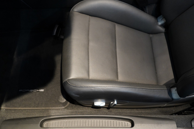 ポルシェ 911(Type991.1) Carrera Cabriolet PDK スポクロ スポエグ スポーツデザイン 20インチスポーツデザインホイール 中古車 中古車