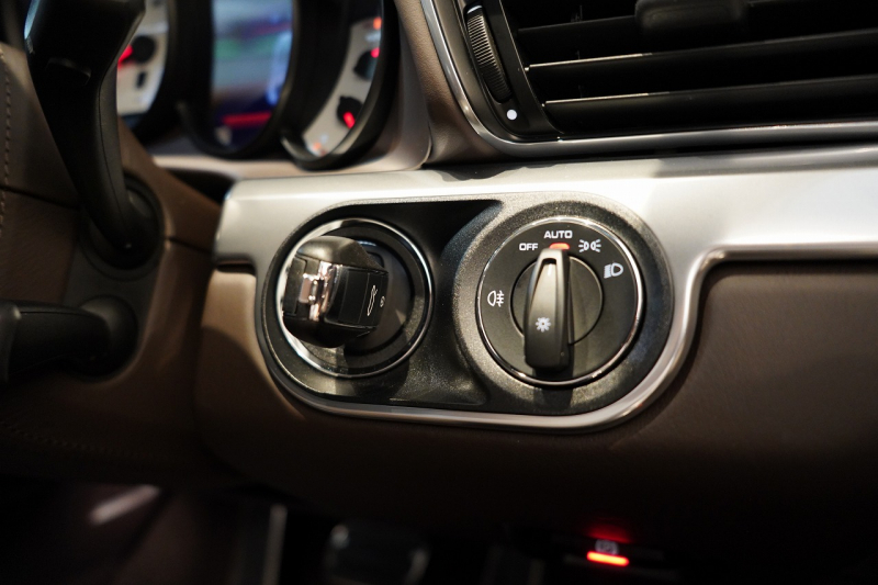 ポルシェ 911(Type991.1) Carrera S PDK スポクロ スポエグ スポーツステア ナチュラルレザーインテリア 中古車 中古車