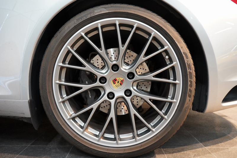 ポルシェ 911(Type991.2) Carrera 7MT スポクロ スポエグ 20インチRSスパイダーAW エントリー&ドライブ 中古車 中古車