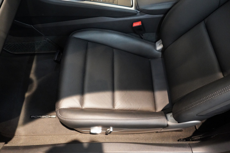 ポルシェ 911(Type991.2) Carrera 7MT スポクロ スポエグ 20インチRSスパイダーAW エントリー&ドライブ 中古車 中古車