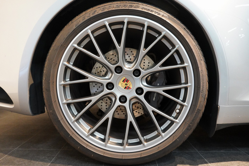 ポルシェ 911(Type991.2) Carrera 7MT スポクロ スポエグ 20インチRSスパイダーAW エントリー&ドライブ 中古車 中古車