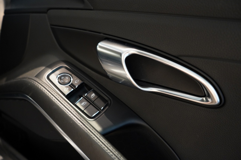 ポルシェ 911(Type991.2) Carrera 7MT スポクロ スポエグ 20インチRSスパイダーAW エントリー&ドライブ 中古車 中古車