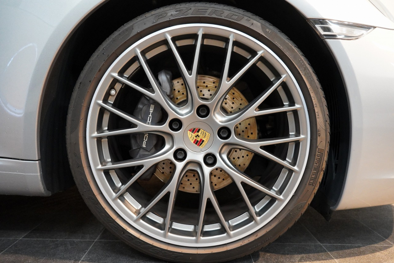 ポルシェ 911(Type991.2) Carrera 7MT スポクロ スポエグ 20インチRSスパイダーAW エントリー&ドライブ 中古車 中古車