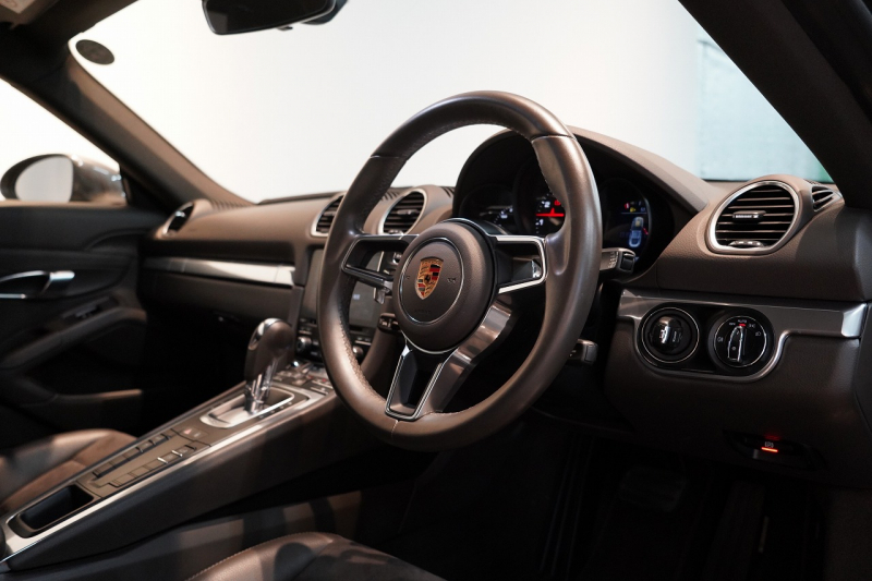 ポルシェ 718 ケイマン PDK アゲートグレーメタリック ACC パークアシスト付バックカメラ 中古車 中古車