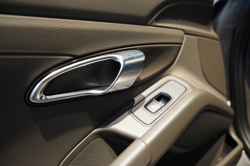 ポルシェ 718 ケイマン PDK アゲートグレーメタリック ACC パークアシスト付バックカメラ 中古車 中古車