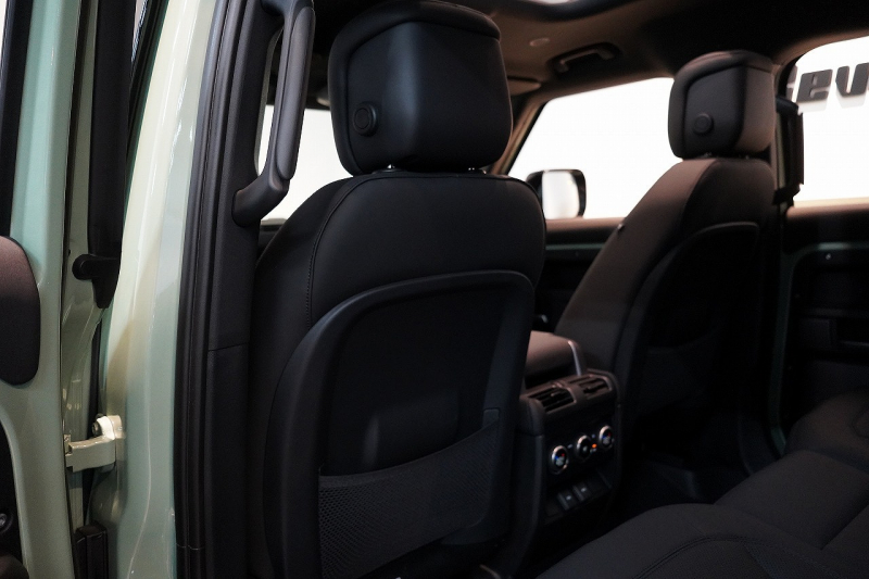 ランドローバー ディフェンダー 110 75th LIMITED EDITION  限定150台 フィックスドサイドステップ 中古車 中古車