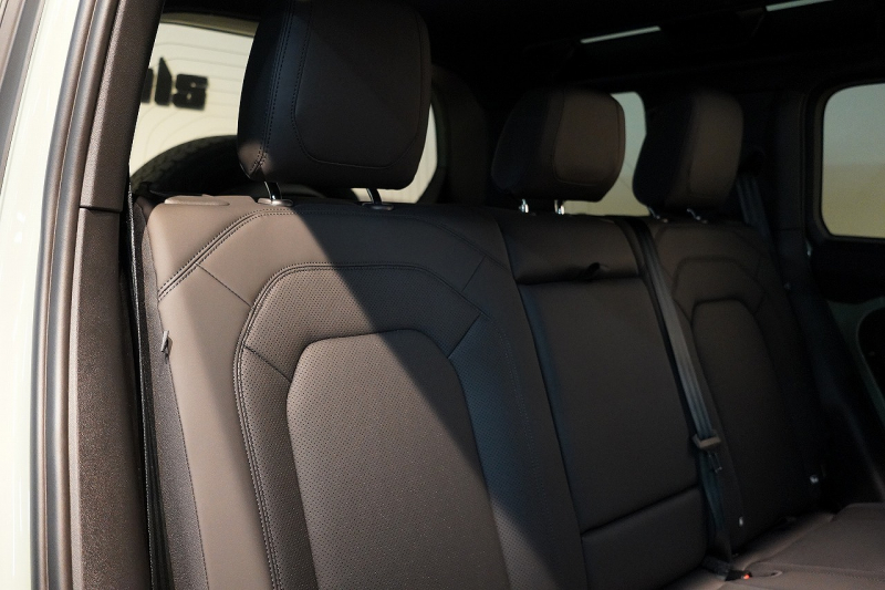 ランドローバー ディフェンダー 110 75th LIMITED EDITION  限定150台 フィックスドサイドステップ 中古車 中古車