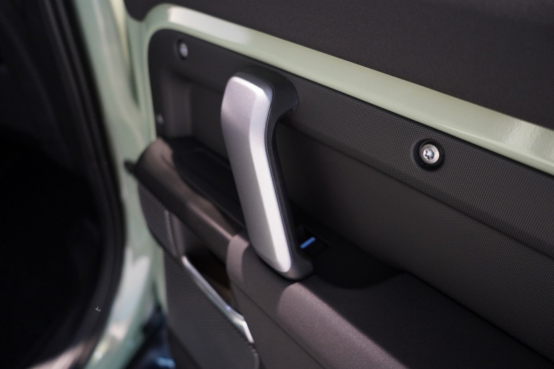 ランドローバー ディフェンダー 110 75th LIMITED EDITION  限定150台 フィックスドサイドステップ 中古車 中古車