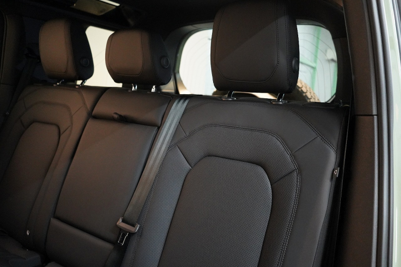 ランドローバー ディフェンダー 110 75th LIMITED EDITION  限定150台 フィックスドサイドステップ 中古車 中古車