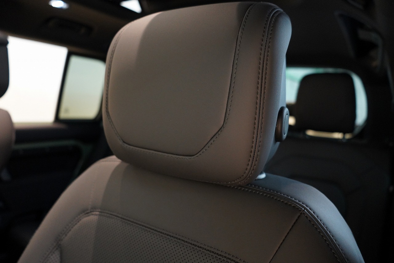 ランドローバー ディフェンダー 110 75th LIMITED EDITION  限定150台 フィックスドサイドステップ 中古車 中古車