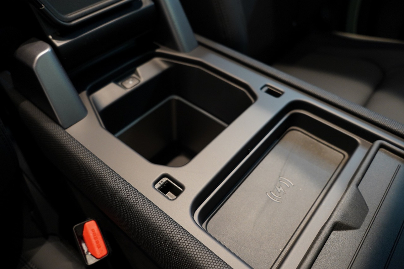 ランドローバー ディフェンダー 110 75th LIMITED EDITION  限定150台 フィックスドサイドステップ 中古車 中古車