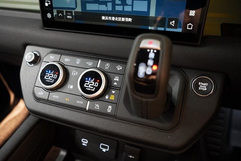 ランドローバー ディフェンダー 110 75th LIMITED EDITION  限定150台 フィックスドサイドステップ 中古車 中古車