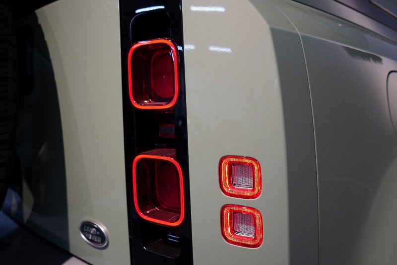 ランドローバー ディフェンダー 110 75th LIMITED EDITION  限定150台 フィックスドサイドステップ 中古車 中古車