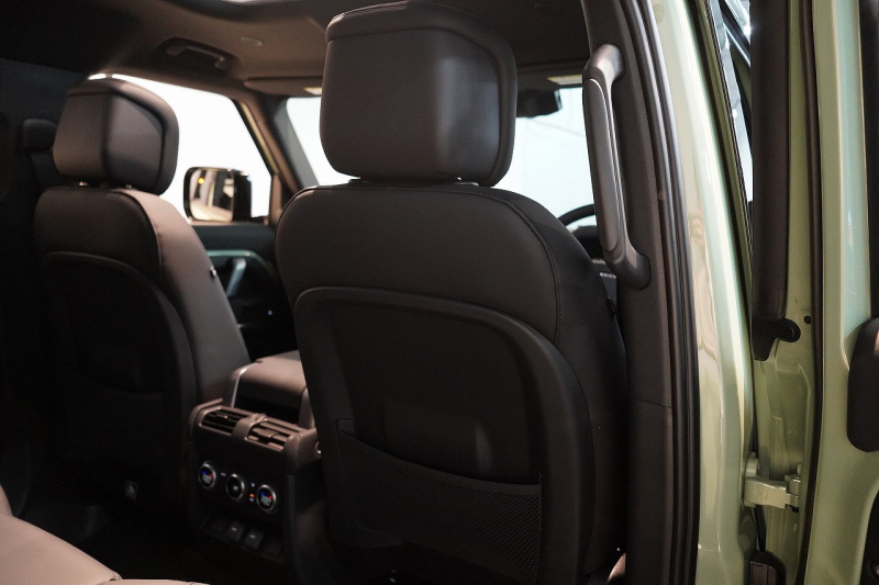 ランドローバー ディフェンダー 110 75th LIMITED EDITION  限定150台 フィックスドサイドステップ 中古車 中古車