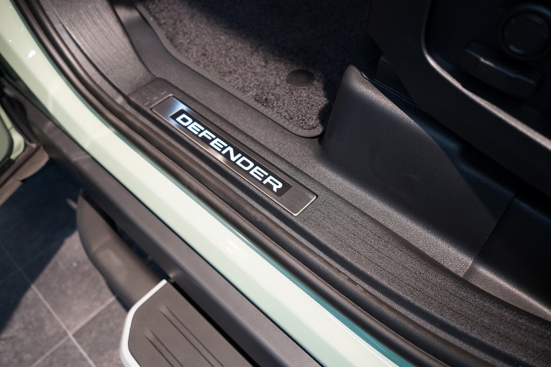 ランドローバー ディフェンダー 110 75th LIMITED EDITION  限定150台 フィックスドサイドステップ 中古車 中古車