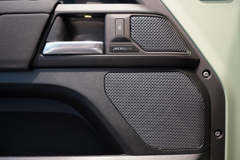 ランドローバー ディフェンダー 110 75th LIMITED EDITION  限定150台 フィックスドサイドステップ 中古車 中古車