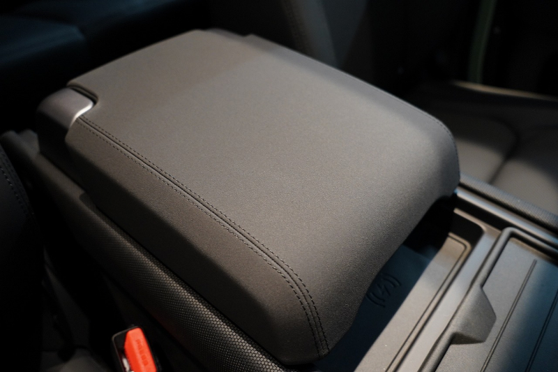 ランドローバー ディフェンダー 110 75th LIMITED EDITION  限定150台 フィックスドサイドステップ 中古車 中古車