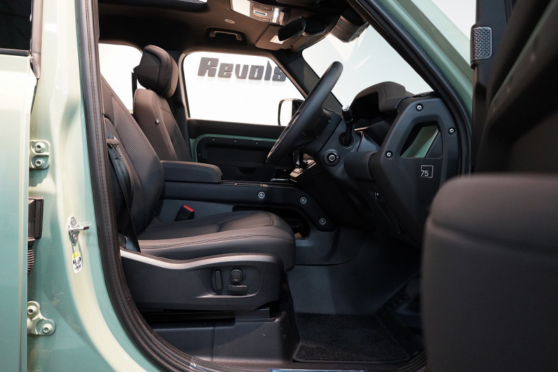 ランドローバー ディフェンダー 110 75th LIMITED EDITION  限定150台 フィックスドサイドステップ 中古車 中古車