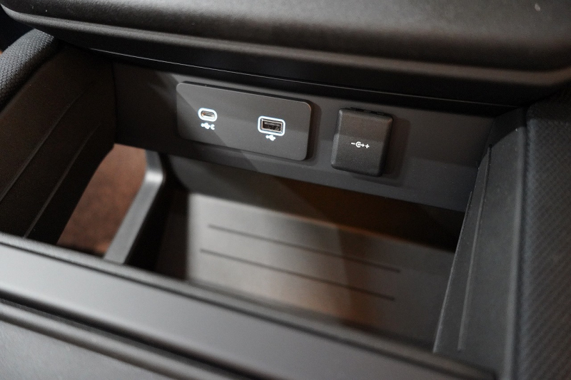 ランドローバー ディフェンダー 110 75th LIMITED EDITION  限定150台 フィックスドサイドステップ 中古車 中古車